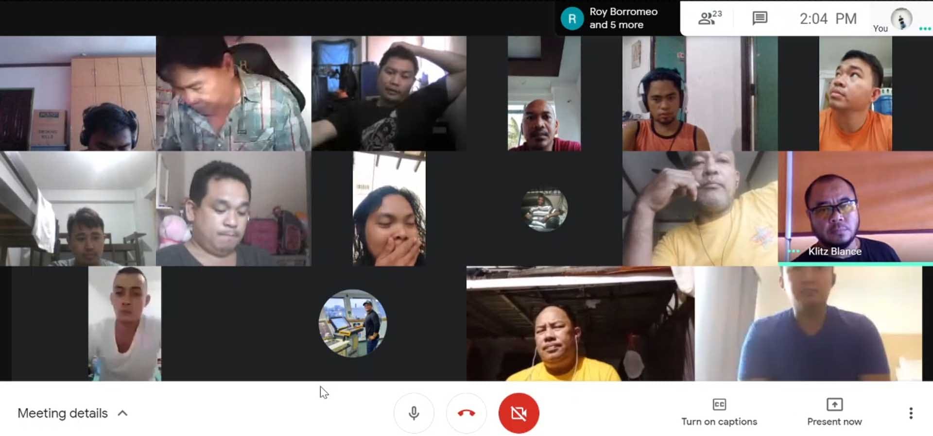 A few small chats with my online classmates before the online class begins.