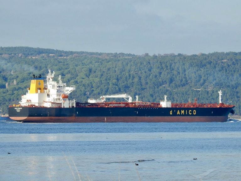 Motor Tanker Cielo Bianco sailing along the coast.